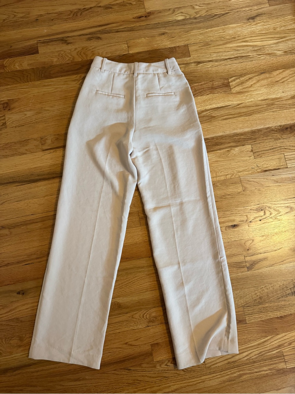 Aritzia The Effortless Pant - Picture 4 of 5
